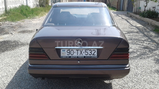 Mercedes E 220 1994, 413,369 km - 2.2 л - Bakı