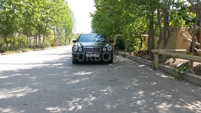 Mercedes E 220 1996, 210,000 km - 2.2 л - Bakı