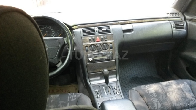 Mercedes E 220 1996, 210,000 km - 2.2 л - Bakı