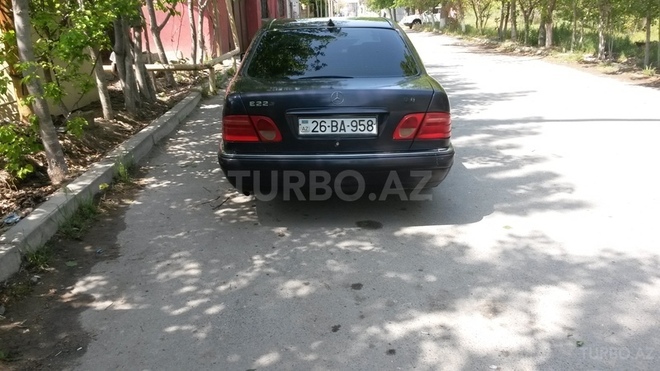 Mercedes E 220 1996, 210,000 km - 2.2 л - Bakı