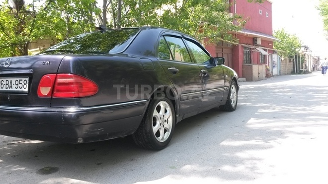 Mercedes E 220 1996, 210,000 km - 2.2 л - Bakı