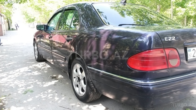 Mercedes E 220 1996, 210,000 km - 2.2 л - Bakı