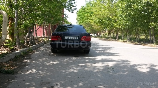 Mercedes E 220 1996, 210,000 km - 2.2 л - Bakı