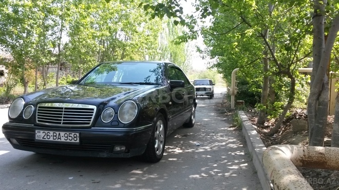 Mercedes E 220 1996, 210,000 km - 2.2 л - Bakı