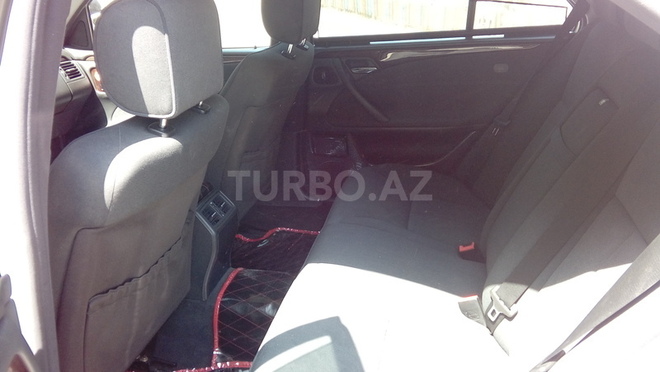 Mercedes E 240 2001, 158,629 km - 2.6 l - Bakı