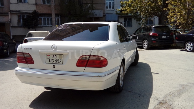 Mercedes E 240 2001, 158,629 km - 2.6 l - Bakı