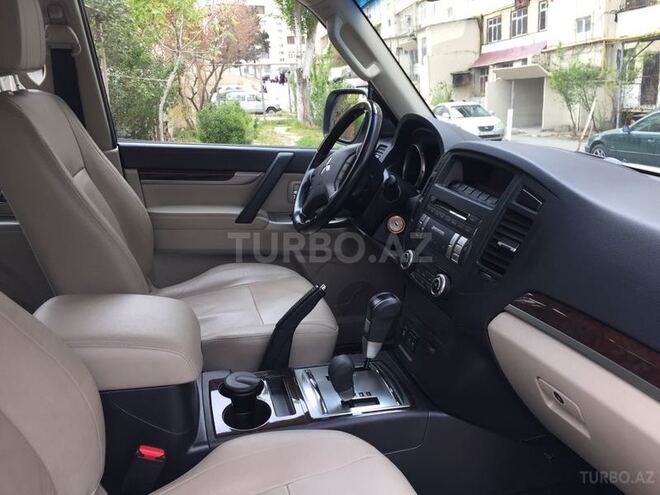 Mitsubishi Pajero 2014, 27,000 km - 3.8 l - Bakı