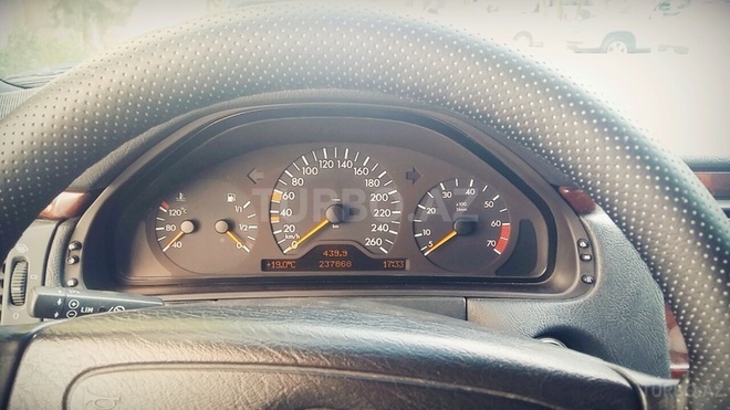 Mercedes E 240 1997, 237,000 km - 2.4 l - Bakı