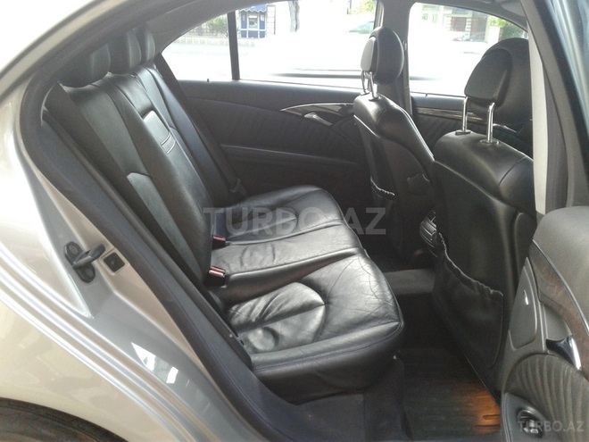Mercedes E 240 2004, 208,000 km - 2.6 l - Bakı