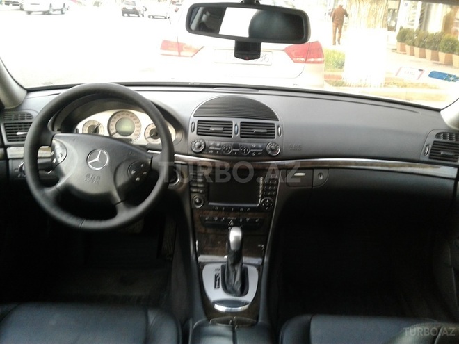 Mercedes E 240 2004, 208,000 km - 2.6 l - Bakı