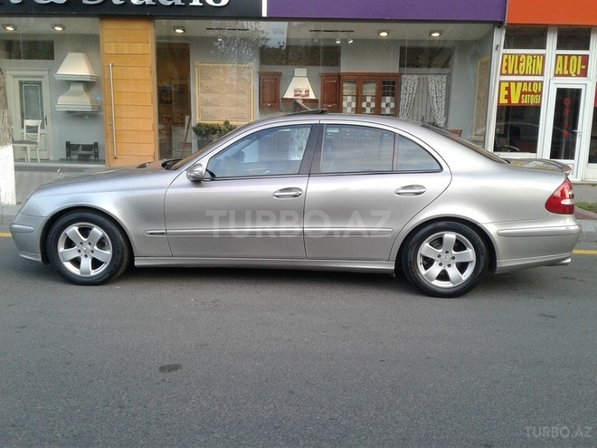 Mercedes E 240 2004, 208,000 km - 2.6 l - Bakı