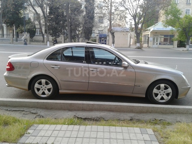 Mercedes E 240 2004, 208,000 km - 2.6 l - Bakı