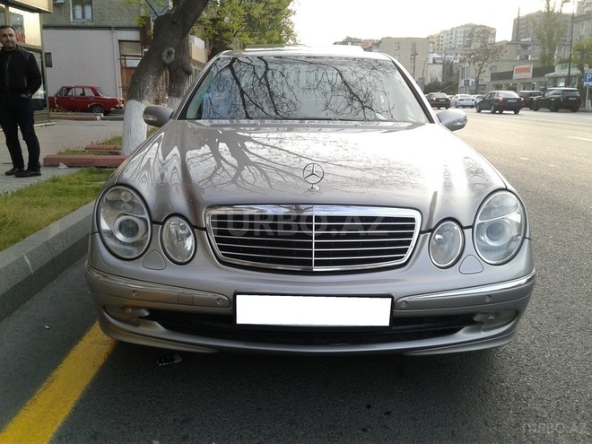 Mercedes E 240 2004, 208,000 km - 2.6 l - Bakı
