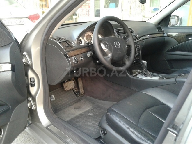 Mercedes E 240 2004, 208,000 km - 2.6 l - Bakı