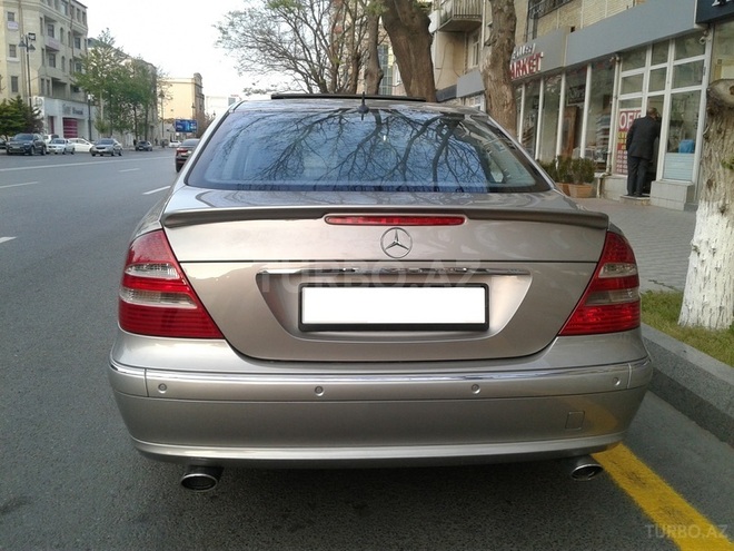 Mercedes E 240 2004, 208,000 km - 2.6 l - Bakı