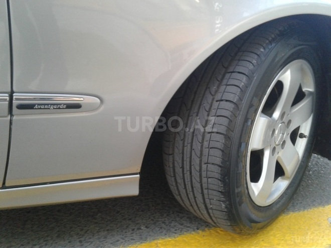 Mercedes E 240 2004, 208,000 km - 2.6 l - Bakı