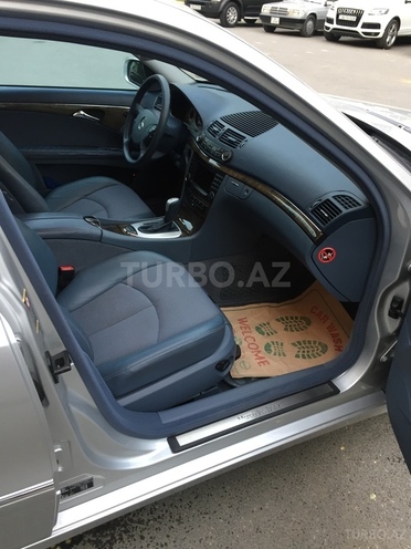 Mercedes E 240 2004, 193,267 km - 2.4 л - Bakı