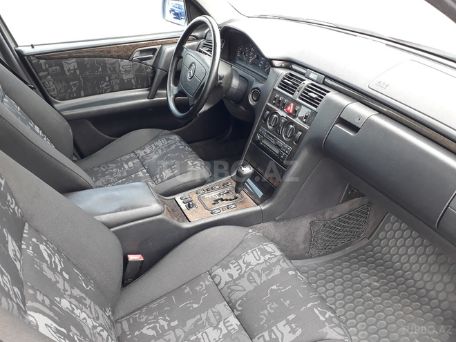 Mercedes E 200 1999, 255,200 km - 2.0 л - Gəncə