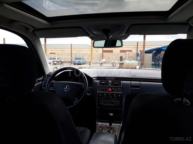 Mercedes E 200 1999, 255,200 km - 2.0 л - Gəncə