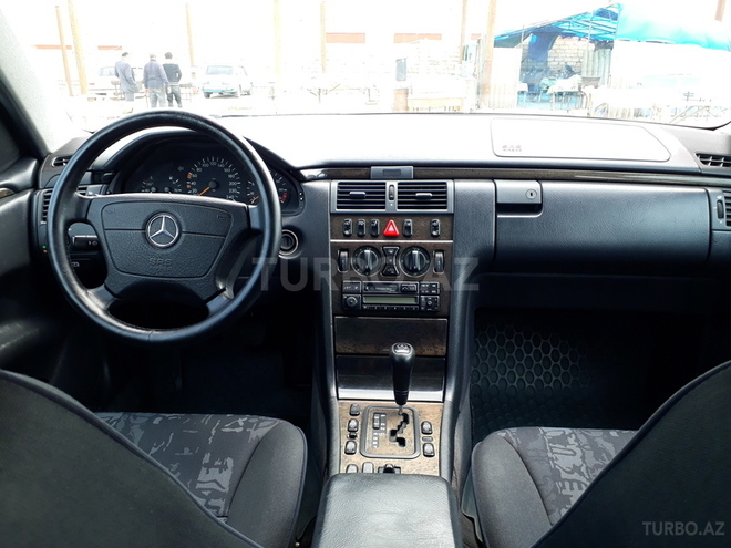 Mercedes E 200 1999, 255,200 km - 2.0 л - Gəncə