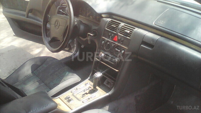 Mercedes E 240 1999, 289,000 km - 2.4 l - Xırdalan