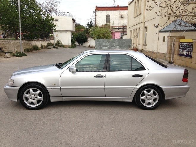Mercedes C 220 1999, 242,000 km - 2.2 л - Bakı