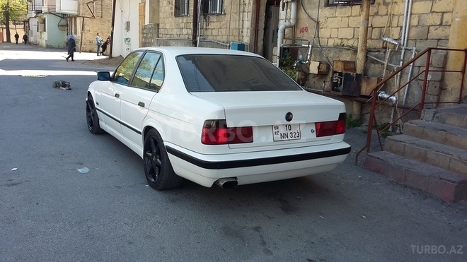 BMW 525 1988, 330,000 km - 2.8 л - Bakı