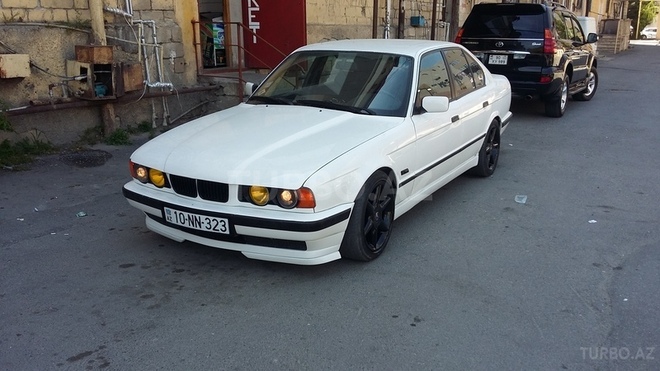 BMW 525 1988, 330,000 km - 2.8 л - Bakı