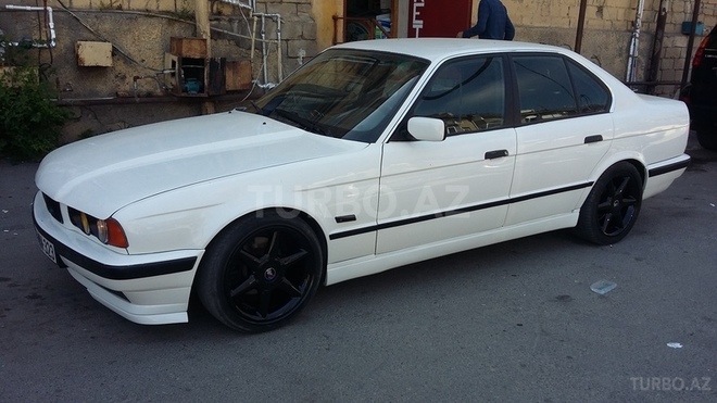 BMW 525 1988, 330,000 km - 2.8 л - Bakı