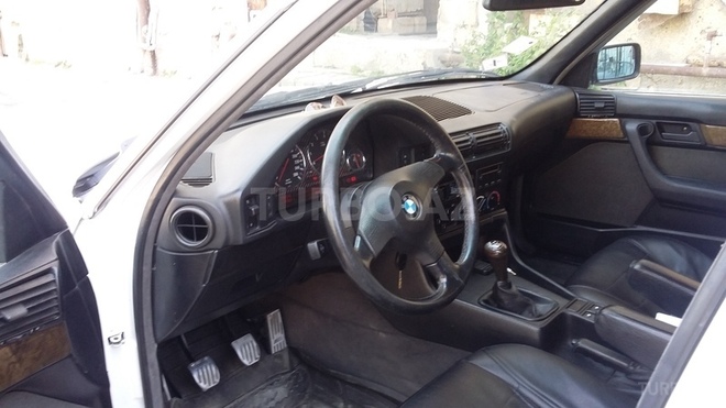 BMW 525 1988, 330,000 km - 2.8 л - Bakı