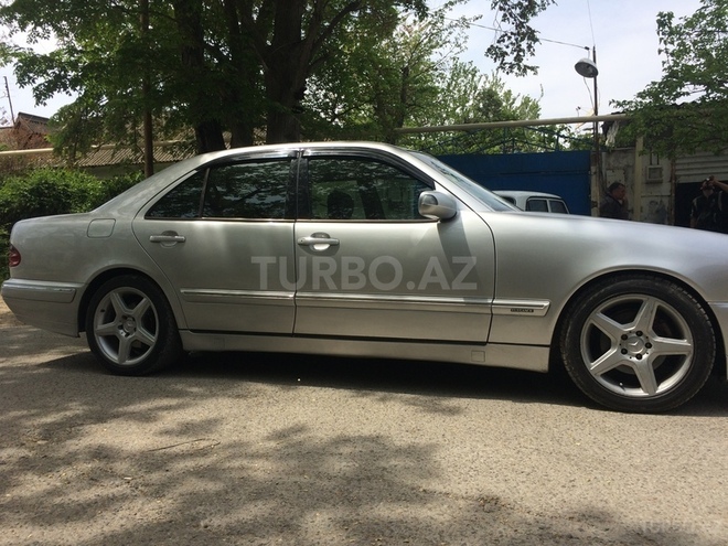 Mercedes E 320 2001, 145,000 km - 3.2 l - Bakı
