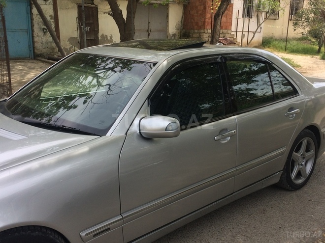 Mercedes E 320 2001, 145,000 km - 3.2 l - Bakı