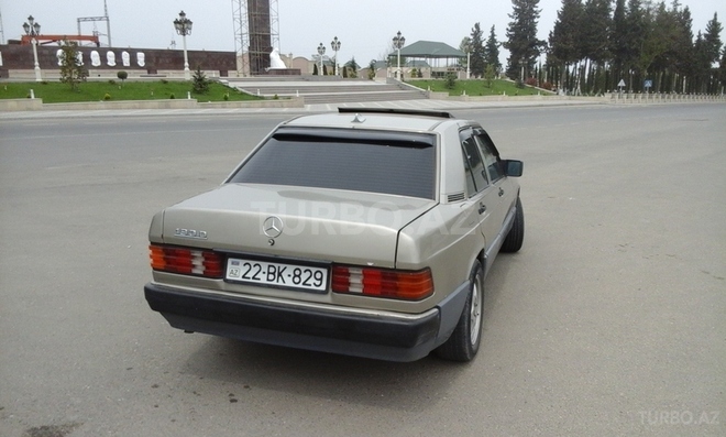 Mercedes 190 1990, 100,000 km - 2.0 l - Goranboy
