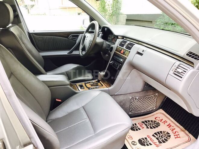 Mercedes E 270 2000, 304,000 km - 2.7 l - Bakı