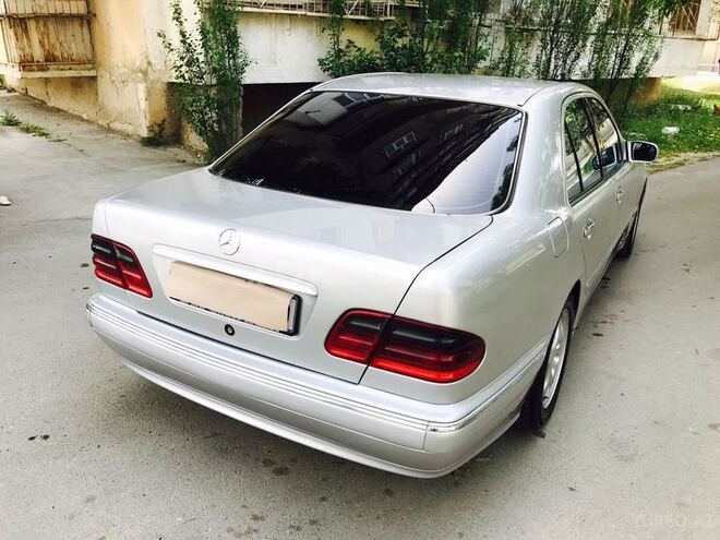 Mercedes E 270 2000, 304,000 km - 2.7 l - Bakı