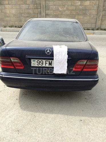 Mercedes E 220 2000, 315,600 km - 2.2 l - Bakı