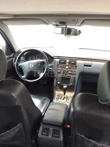 Mercedes E 220 2000, 315,600 km - 2.2 l - Bakı