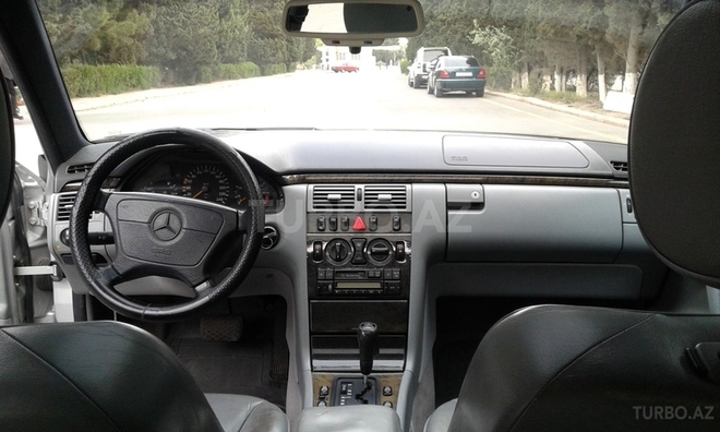 Mercedes E 230 1996, 172,000 km - 2.3 л - Sumqayıt