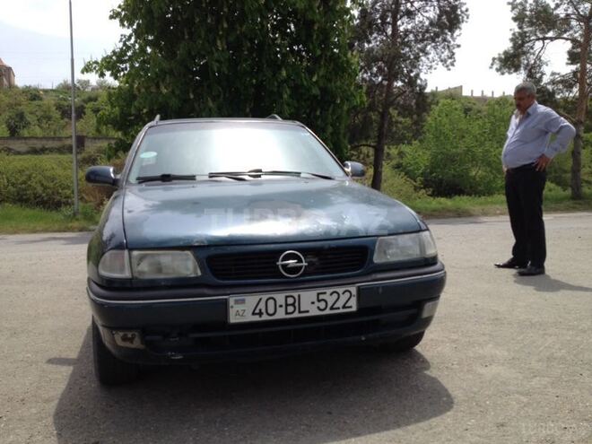 Opel Astra 1996, 300,000 km - 1.6 л - Quba