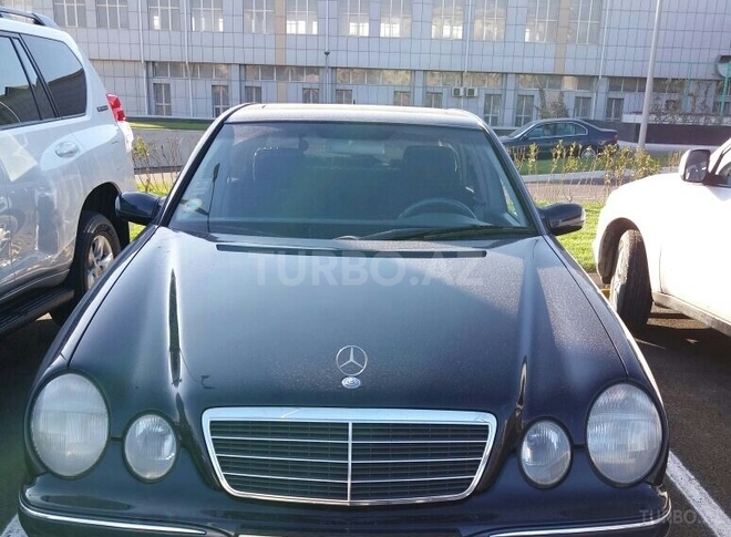 Mercedes E 220 2000, 200,000 km - 2.2 l - Bakı