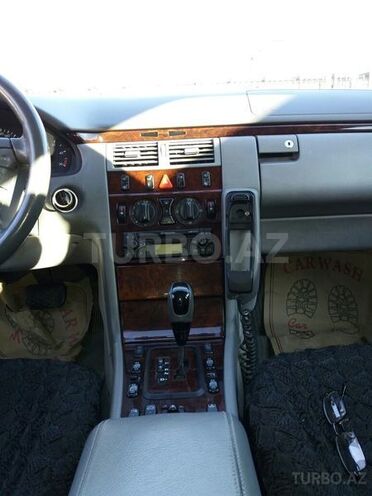 Mercedes E 220 2000, 200,000 km - 2.2 l - Bakı