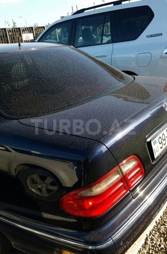Mercedes E 220 2000, 200,000 km - 2.2 l - Bakı