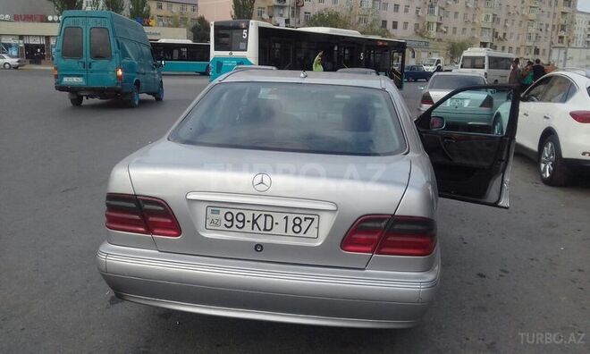 Mercedes E 220 2000, 316,217 km - 2.2 l - Sumqayıt