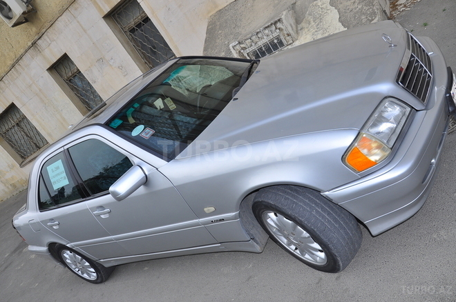 Mercedes C 230 2000, 210,000 km - 2.3 л - Bakı