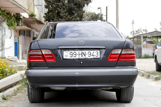 Mercedes E 270 2002, 195,000 km - 2.7 л - Bakı