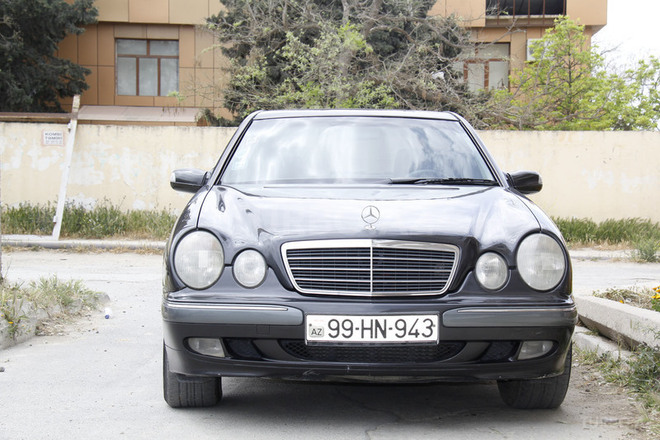 Mercedes E 270 2002, 195,000 km - 2.7 л - Bakı