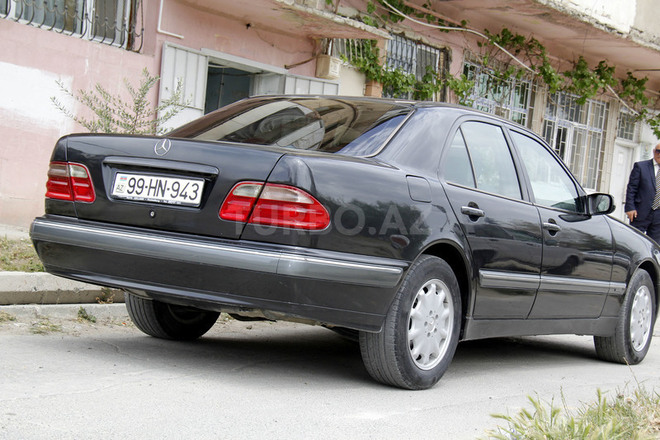 Mercedes E 270 2002, 195,000 km - 2.7 л - Bakı