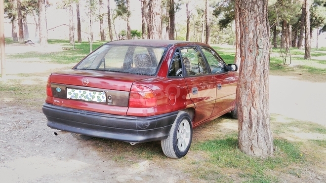 Opel Astra 1994, 25,000 km - 1.6 l - Qusar