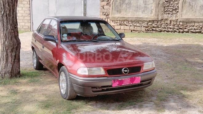 Opel Astra 1994, 25,000 km - 1.6 l - Qusar