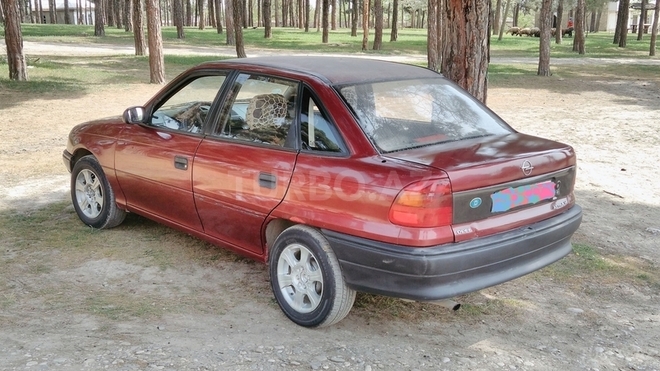Opel Astra 1994, 25,000 km - 1.6 l - Qusar